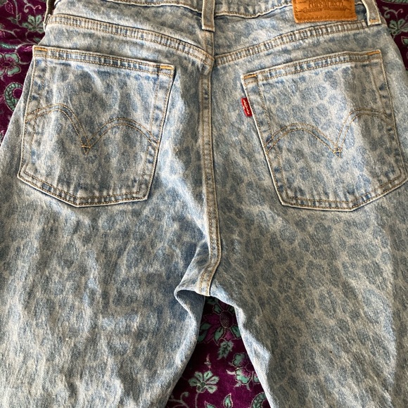 Levi’s Cheetah Print Jean - Picture 3 of 4